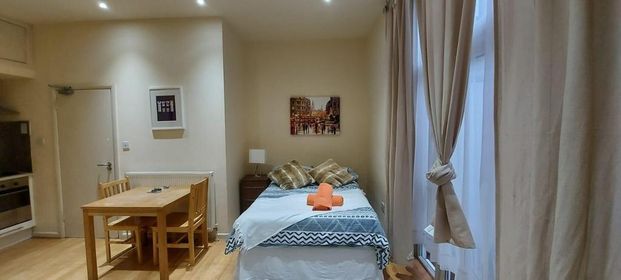 Studio to rent - Photo 1