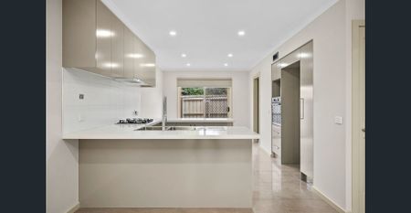 Exquisite Two-Storey Townhouse - Photo 5