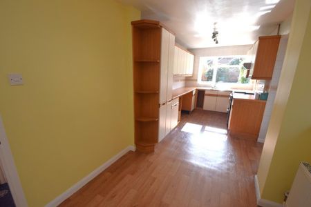 4 bedroom link detached house to rent - Photo 5