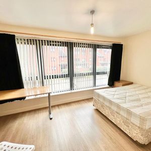 1 bedroom in a house share to rent - Photo 2