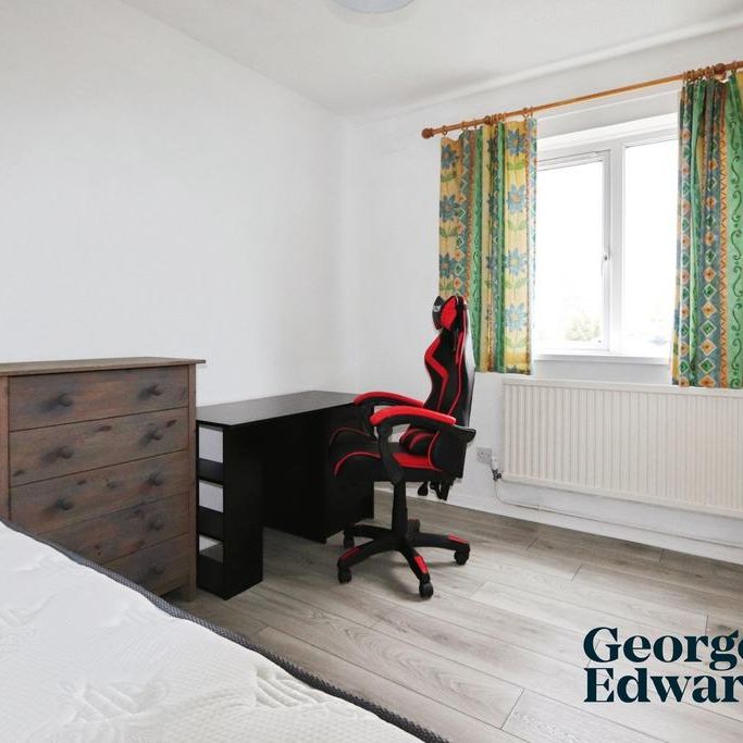 1 bedroom in a house share to rent - Photo 1