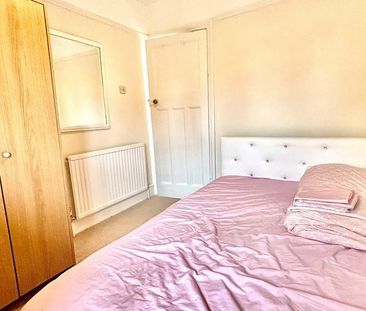 4 bedroom semi-detached house to rent - Photo 4