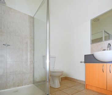 Light, bright and modern! - Photo 1