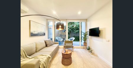 Fully Furnished Designer Apartment with Backyard for Rent - Photo 4