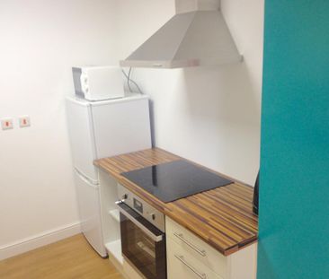 1 bedroom in a house share to rent - Photo 3
