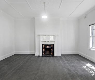 Spacious One-Bedroom Apartment in Prime St Kilda Location - Photo 3