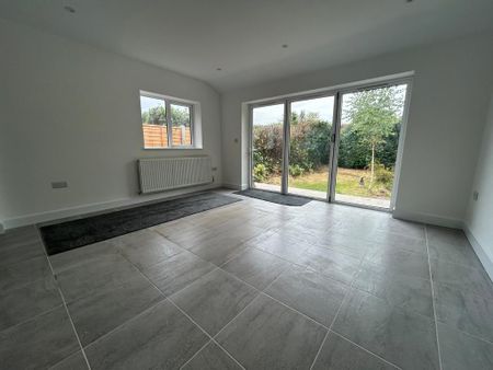3 bedroom semi-detached house to rent - Photo 3