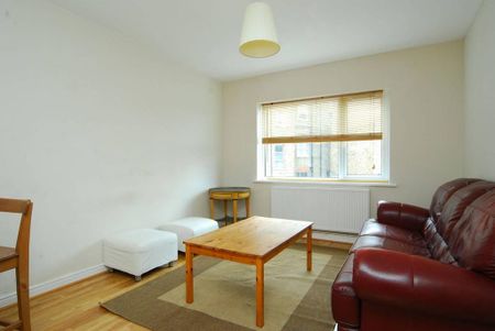 3 bedroom flat to rent - Photo 2