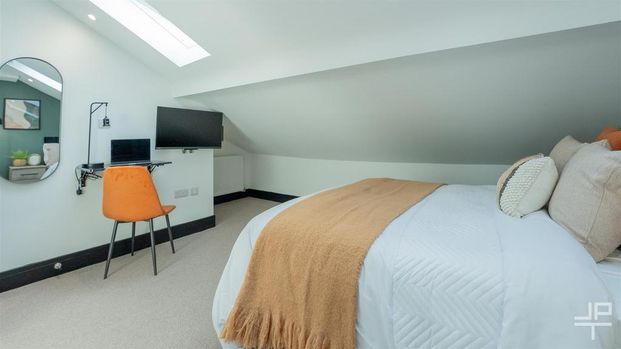 1 bedroom in a house share to rent - Photo 1