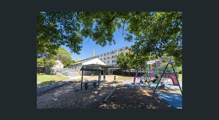 Two Bedroom unit In Central Location - Photo 4