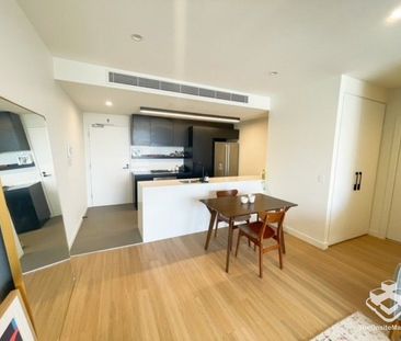 FULLY FURNISHED LUXURY ONE BEDROOM APARTMENT IN WEST END - Photo 5