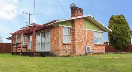 Tidy 3-Bedroom Brick Home in Silverdale - Photo 4