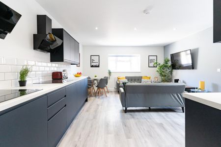 Grosvenor #75 - Photo 2