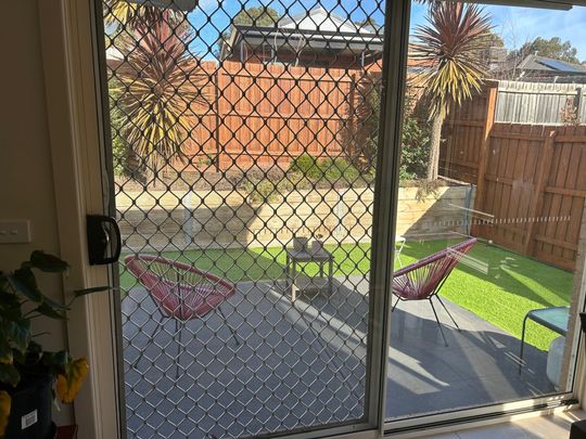 Sunbury - Photo 1