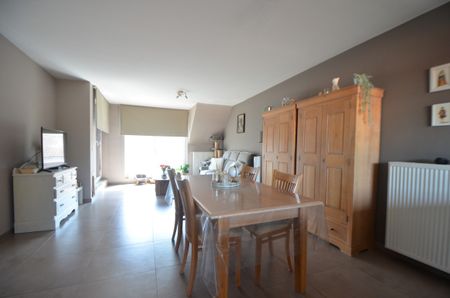 Te huur: Duplex met 3 slpk en parking in centrum Maldegem - Photo 2