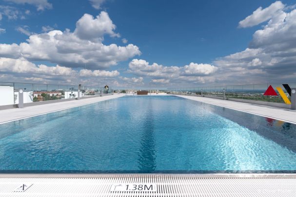 HELL UND NEUWERTIG: TEILMÖBLIERTE 2 ZIMMERWOHNUNG + POOL AM DACH + FITNESS + SAUNA - Photo 1