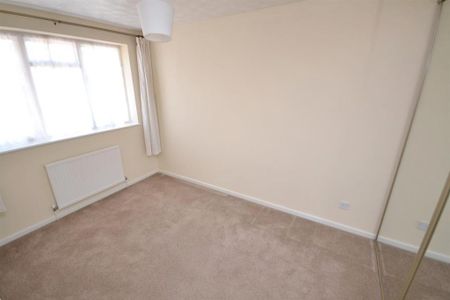 4 bedroom detached house to rent - Photo 2