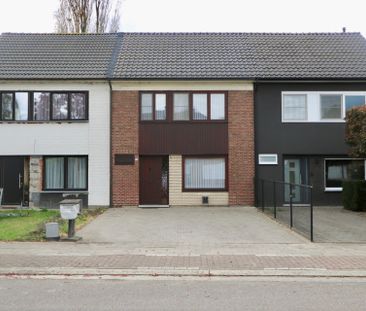 Gesloten bebouwing met 2 slaapkamers, terras en tuin. - Foto 2