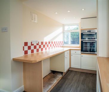 3 bedroom semi-detached house to rent - Photo 6