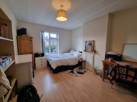5 Bed Student Accommodation - Photo 4
