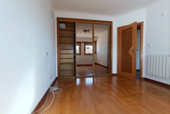 Apartamento T3 com Terraço Privativo para Arrendamento em Nova Queijas