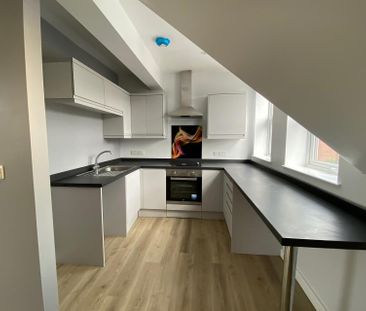 Flat 2 1 Chantrey Road, S8 - Photo 4