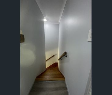 LARGE TOWNHOUSE !!! - Photo 6