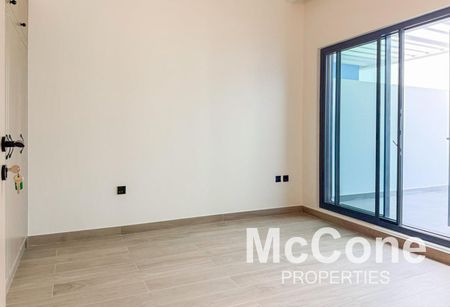 Prime Unit | Ready to Move | Brand New - Photo 4