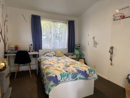 Family home with Amazing Views - Photo 2
