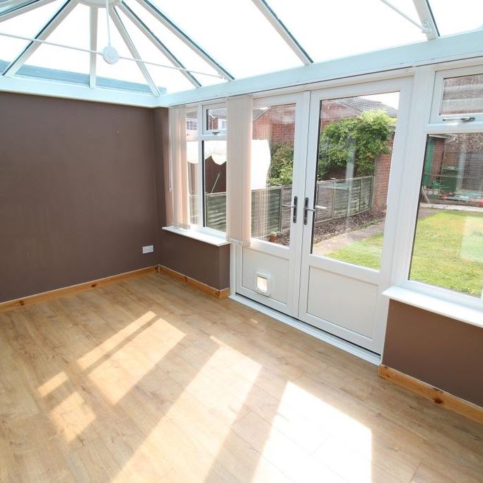 2 bedroom bungalow to rent - Photo 1