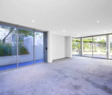 Entertainers Courtyard Apartment....This Is Living !! - Photo 1