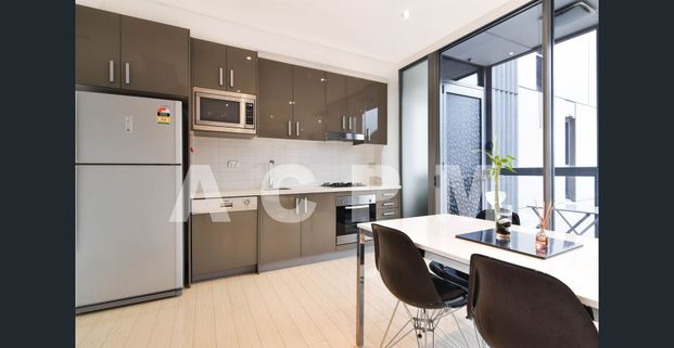 Spacious & Furnished Modern One Bedroom in CBD. - Photo 1