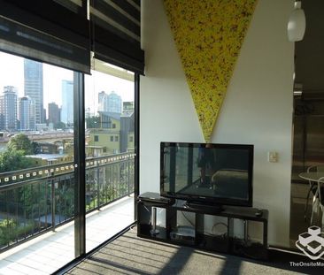 Furnished Penthouse Loft Apartment - Fantastic Views. - Photo 2