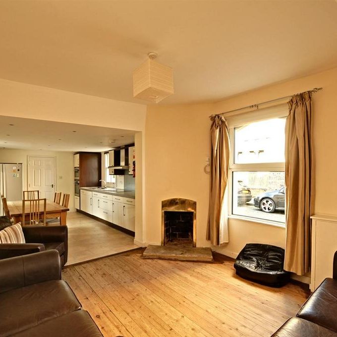 1 bedroom in a house share to rent - Photo 1