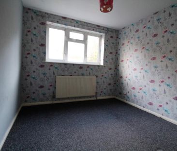 3 bedroom end of terrace house to rent - Photo 3