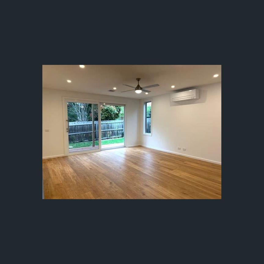 IMMACULATE TOWNHOUSE - Photo 1