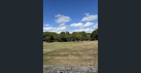 FULLY AIR CONDITIONED HOME - Closer to the beach then you think! - Photo 4