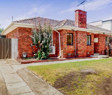 82 Bradshaw Street, Essendon, Melbourne - Photo 2
