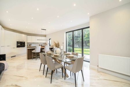 East Close, Ealing, W5 - Photo 4