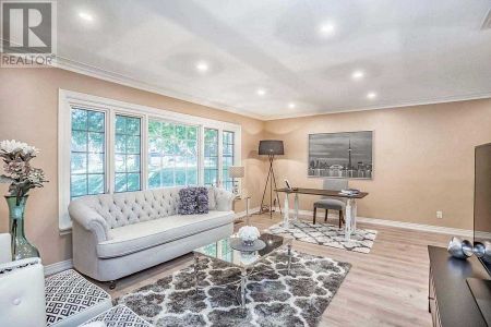 For Lease - 14 Strathroy Crescent, Markham, Ontario - Photo 3