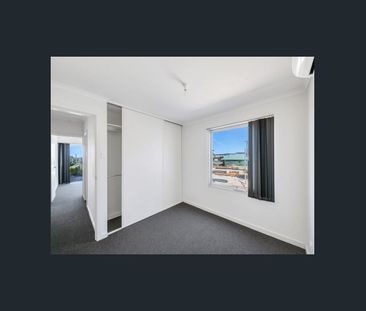 Tee up to this Modern Family Home - Photo 4