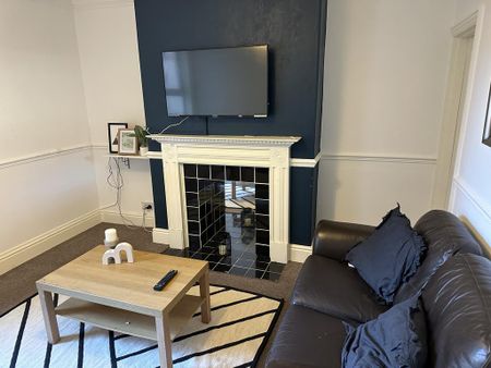 4 bedroom terraced house to rent - Photo 3