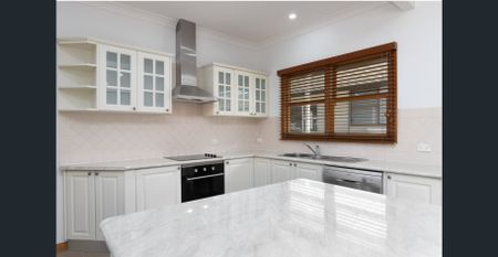 Lovely 4 Bedroom family home in prime location - Photo 5