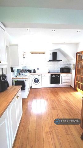 1 bedroom in a house share to rent - Photo 4