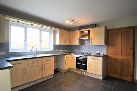 3 bedroom semi-detached house to rent - Photo 4