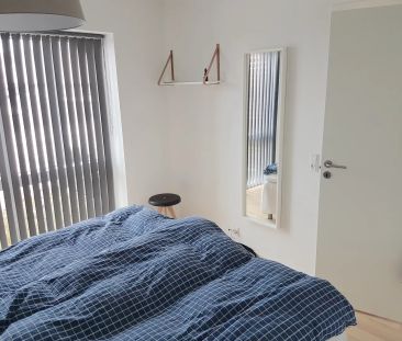 Rummelig lejlighed med terrasse i moderne ejendom - Photo 5