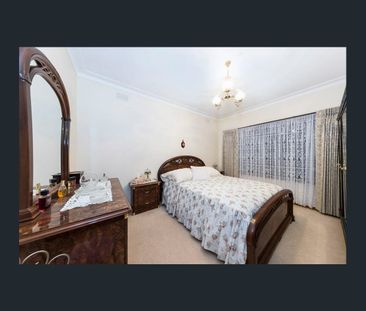 Spacious Family Living on a Massive Block in Prime Thomastown Location - Photo 2