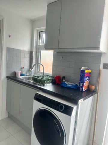 Studio Flat, Park Road, IG1 - Photo 3