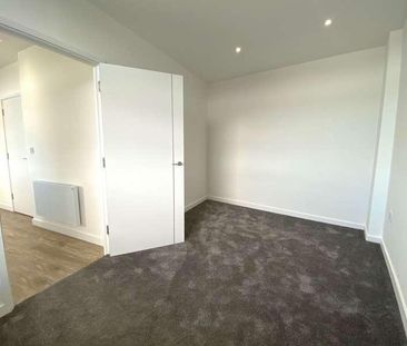 London Road, Staines-upon-thames, Surrey, TW18 - Photo 4