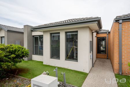 Convenient Family Home - Photo 5